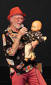 Gilles, portrait avec bébé